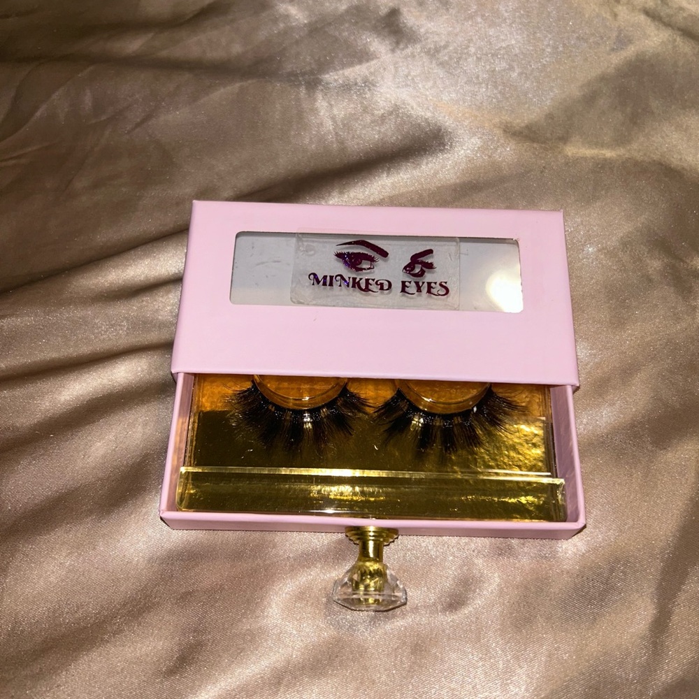 Mink Lashes - Picture 2 of 8